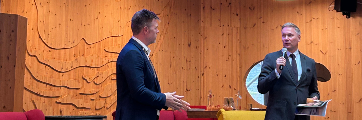 Norra Karelens landskapsdirektör Markus Hirvonen och Österbottens landskapsdirektör Mats Brandt. Pohjois-Karjalan maakuntajohtaja Markus Hirvonen ja Pohjanmaan maakuntajohtaja Mats Brandt.