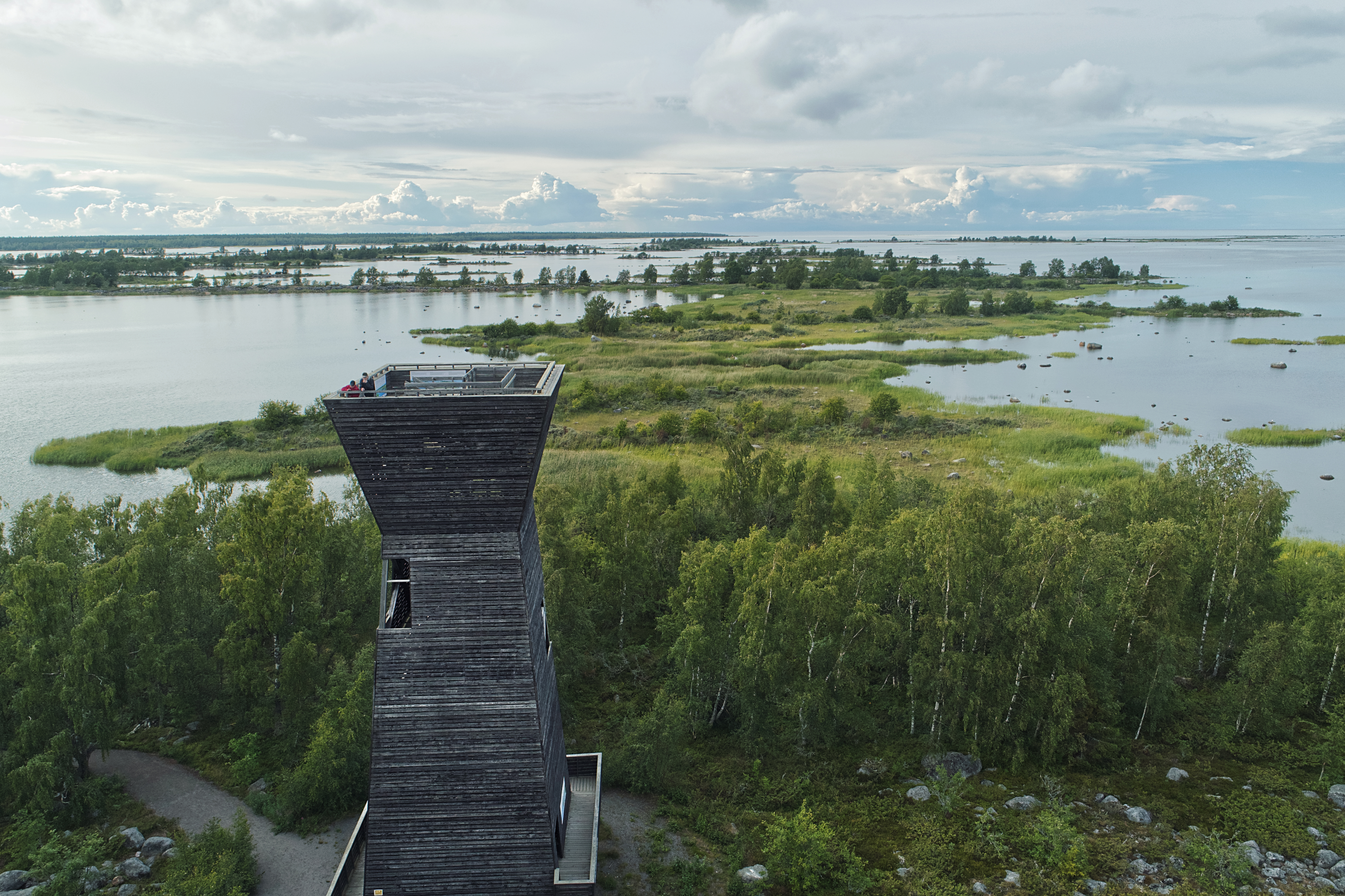 Skärgårdslandskap och utsiktstorn, Björkö. Saaristomaisema ja näkötorni, Björkö.