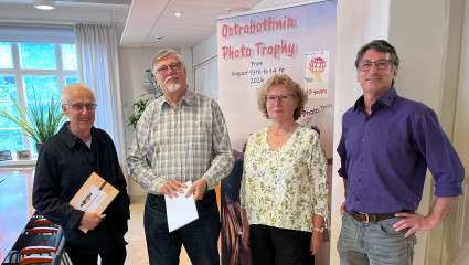 På bild från vänster: Gunnar Bäckman, Raimo Vahtera, Tarja Hautamäki och tävlingens arrangör Philippe Boucher.