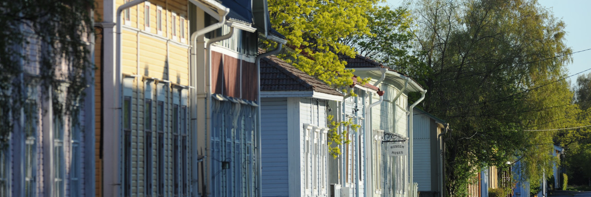 Trähus i Kaskö. Puutalot Kaskisissa.