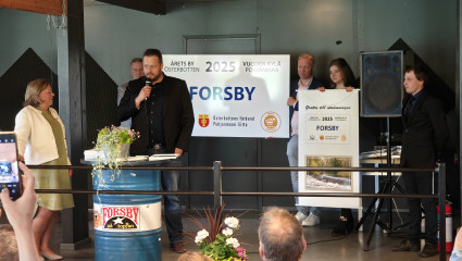Forsby i Pedersöre valdes till årets by år 2025. Pedersören Forsby valittiin vuoden kyläksi vuonna 2025.