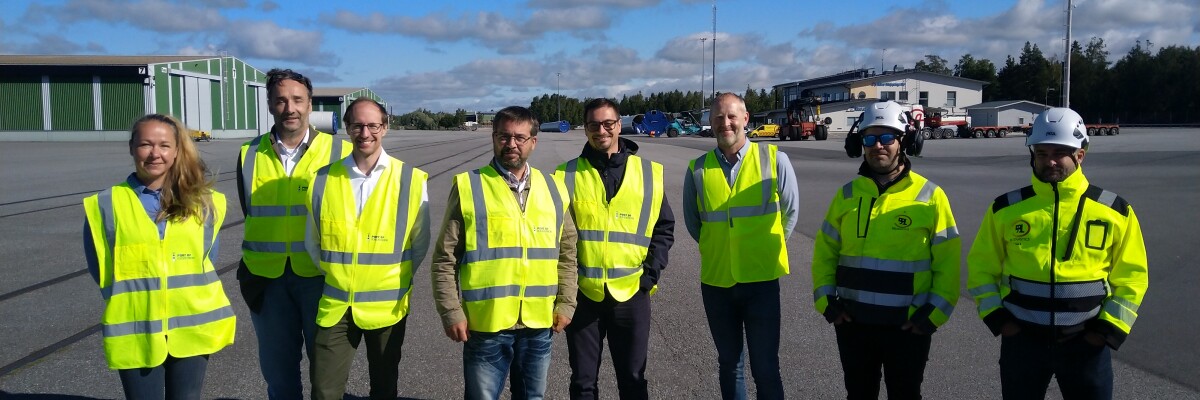 Heidi Vest, Marc Buesing, Thomas Deelen, Eric Petäjä, Gianluca Artipoli och Jason Davidsen från Vattenfall. Vesa Aurala och Olli Rantala från BBLogistics