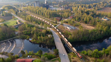 Järnväg. Rautatie.