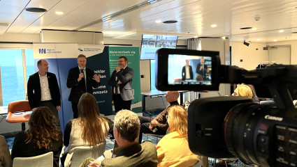 På bild från vänster: Rickard Carstedt, Mats Brandt och Jonny Lundin. Kuvassa vasemmalta: Rickard Carstedt, Mats Brandt ja Jonny Lundin.